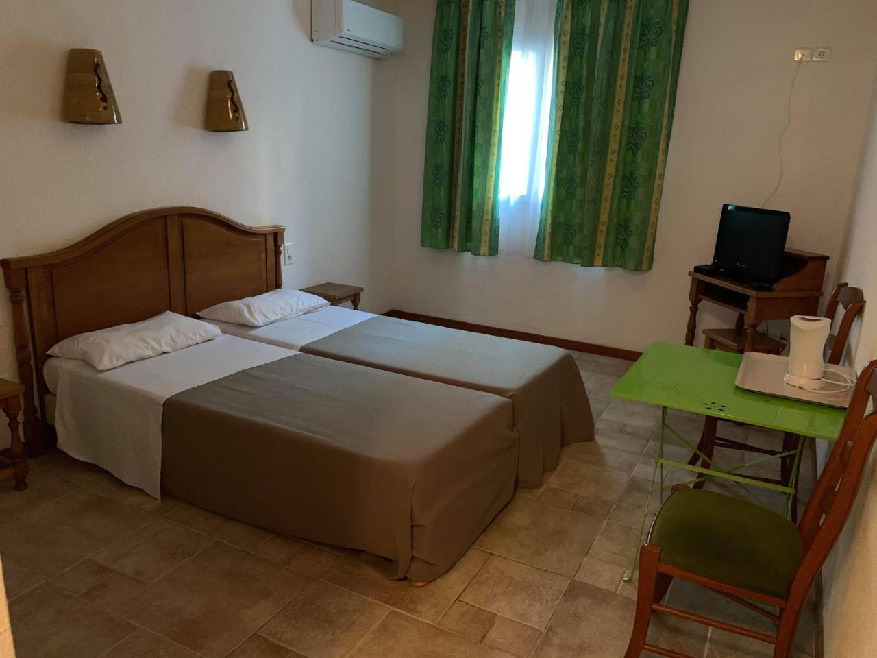 Apart'Hotel Les 4 Sources Corbes Exterior photo